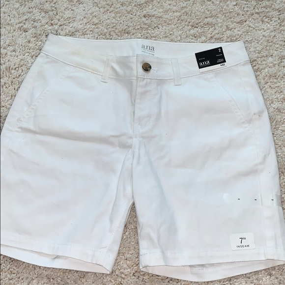 BRAND NEW! White shorts with 7” inseam - Picture 1 of 3